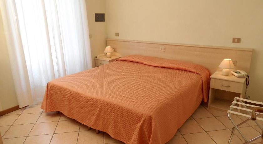 Casa Vacanze Touring Verbania Cameră foto